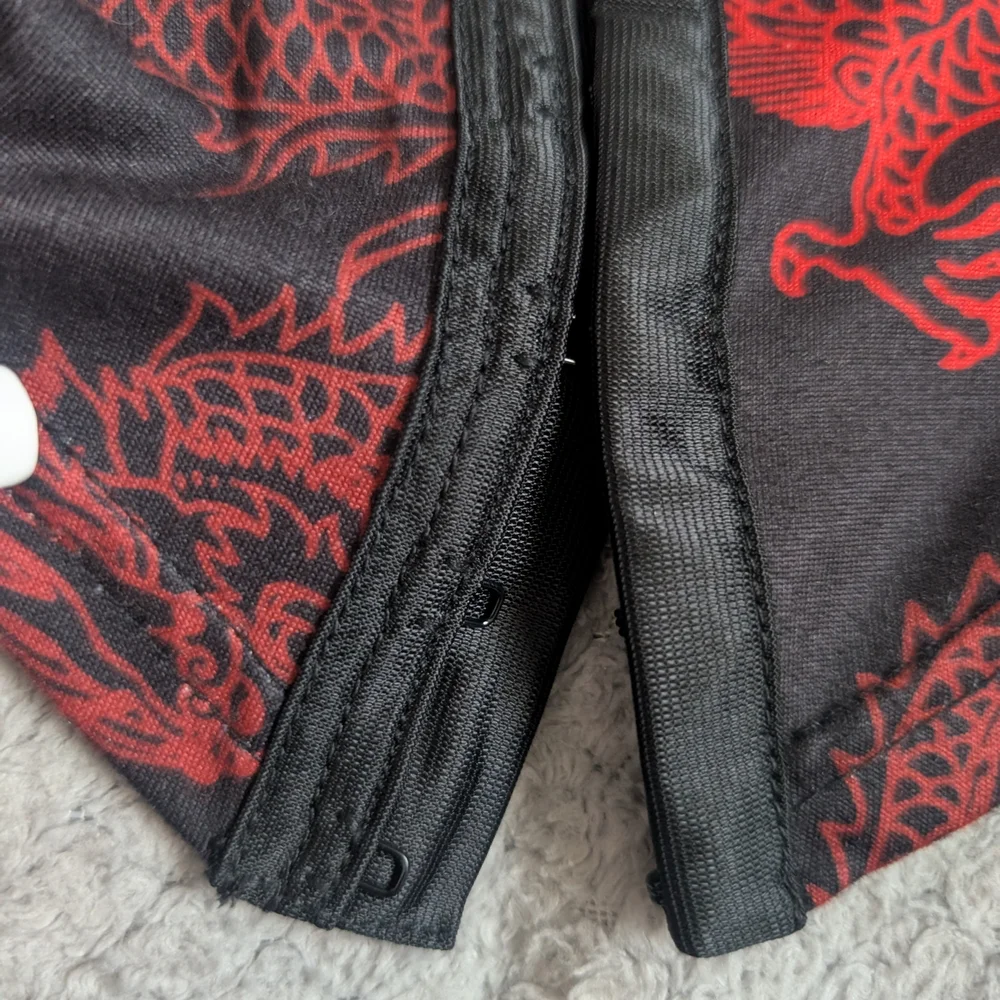 SHEIN Black and Red Dragon Print Bra with Structured Design - Picture 3 of 4